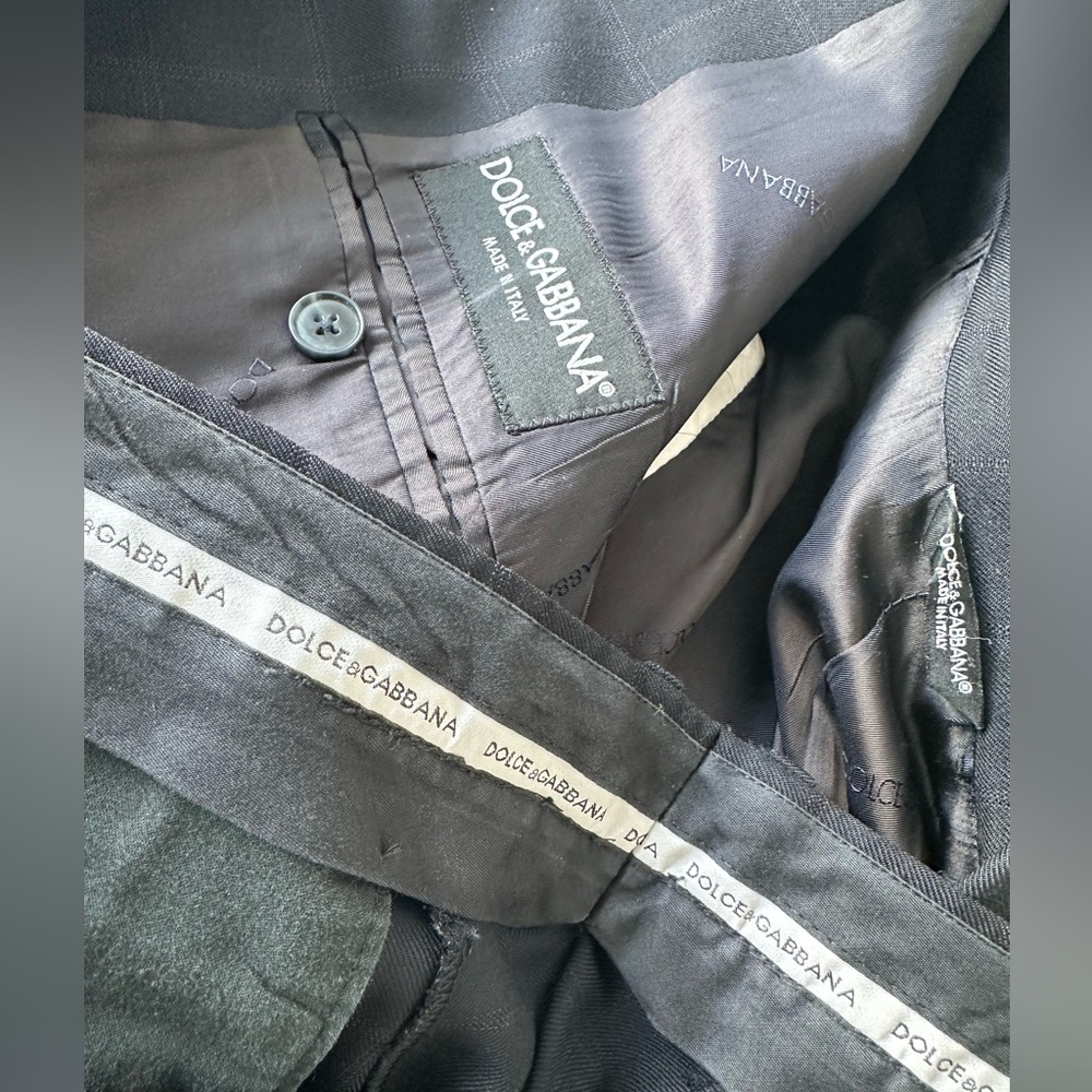 Dolce & Gabbana 100% Virgin Wool Designer Suit | Subtle Checkered Pattern - Picture 17 of 17